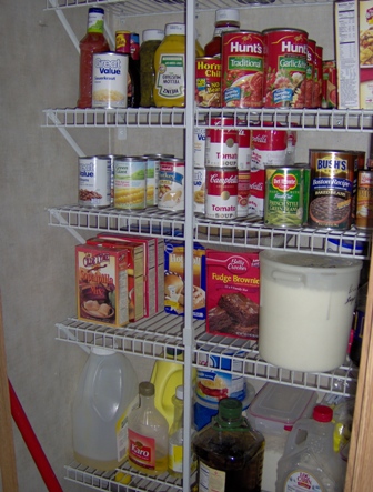 清理和整理餐具室